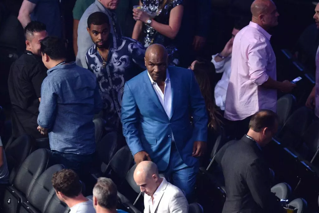 Floyd Mayweather Announces Big Change at Mayweather Promotions - Leonard Ellerbe Departs and Richard Schaefer Joins