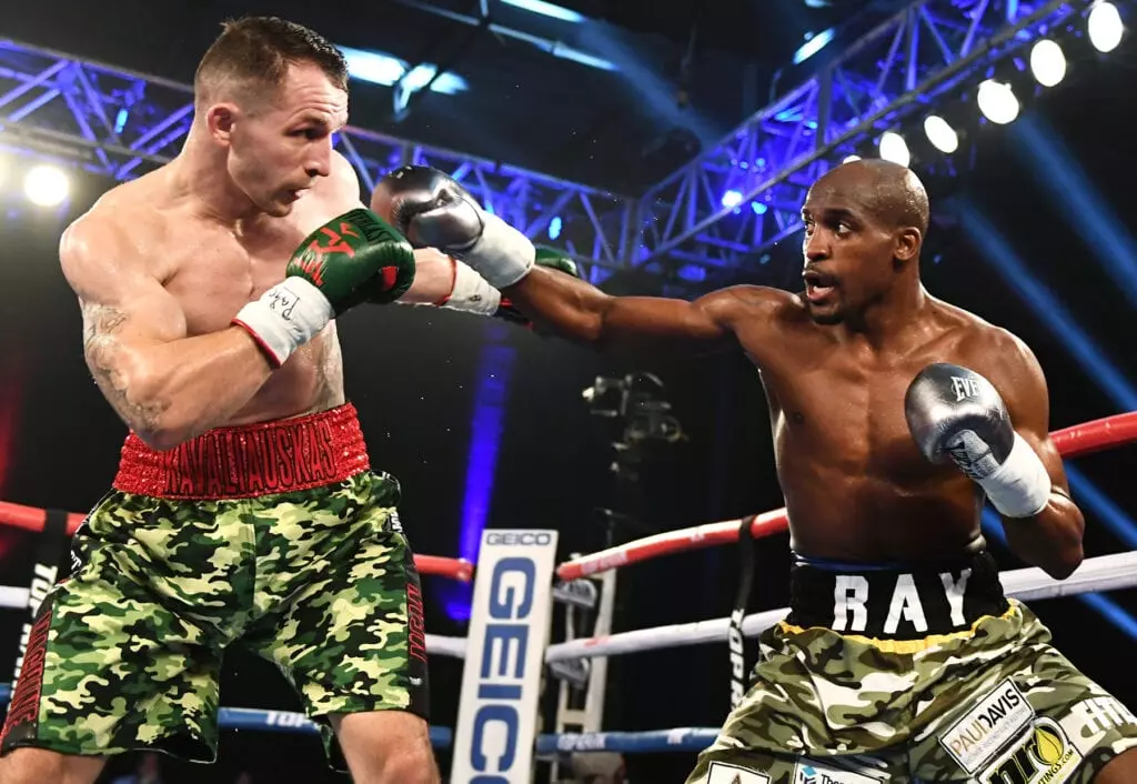 Egidijus Kavaliauskas vs Ray Robinson action5