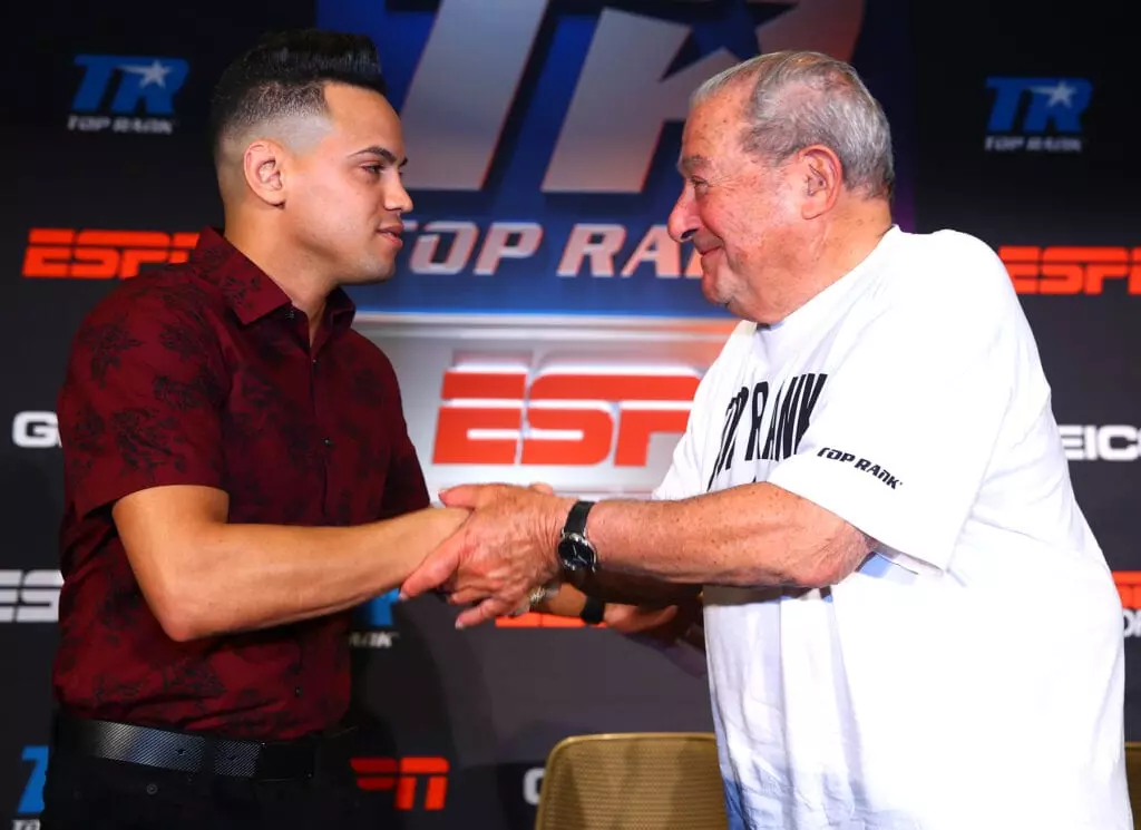 Robeisy Ramirez Bob Arum shake hands
