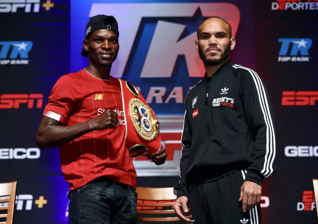 Commey beltran pose