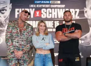 Fury schwarz Pose5 1