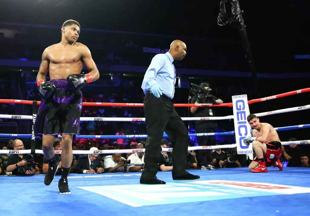 Shakur Stevenson vs Alberto Guevara knockdown