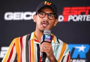 Jessie Magdaleno mic