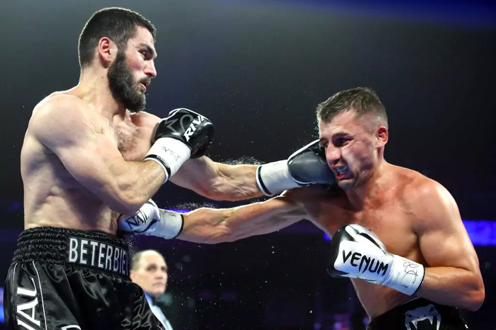 Artur Beterbiev vs Oleksandr Gvozdyk action7