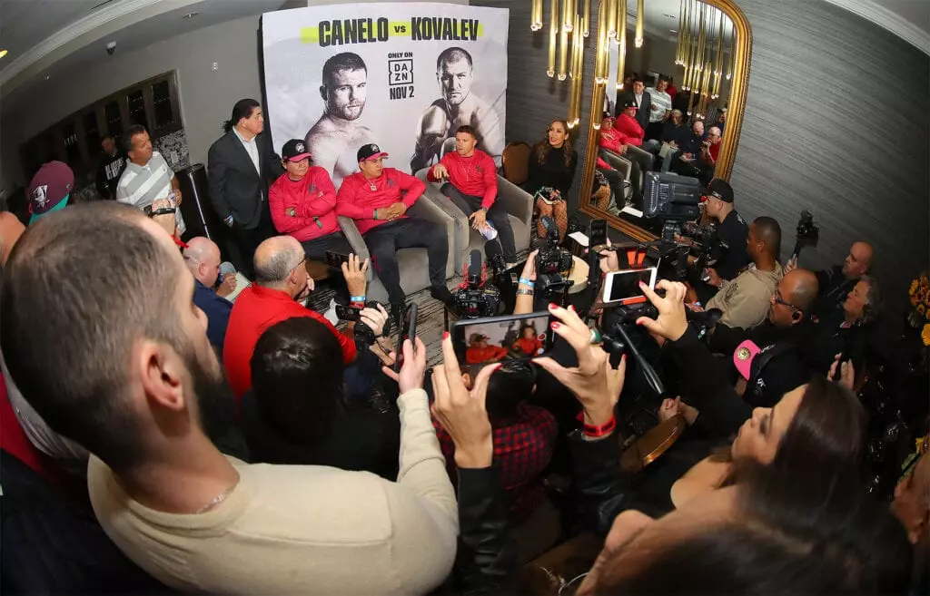 CaneloKovalevLVArrivals Hoganphotos
