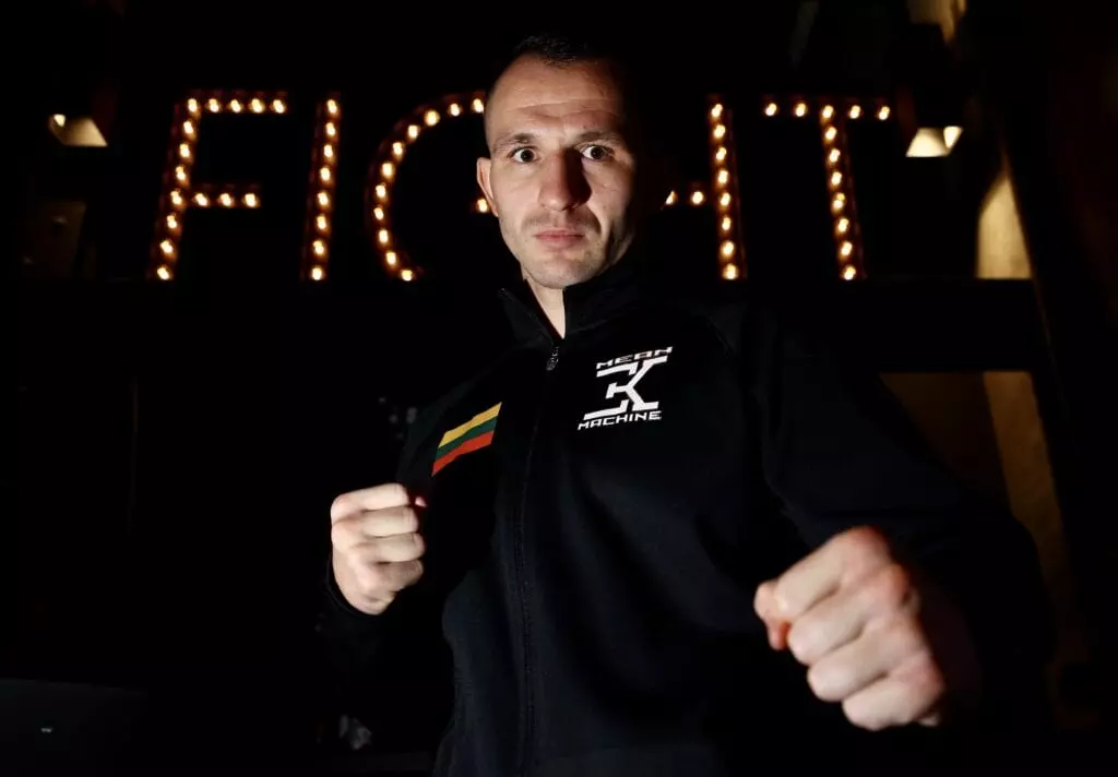 Egis Kavaliauskas pose2