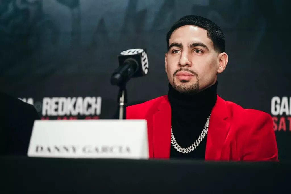 SHO Garcia vs Redkach Kick off Press WESTCOTT 002