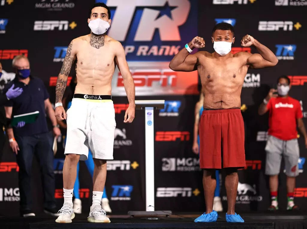 Joshafat Ortiz vs Joshua Orta pose