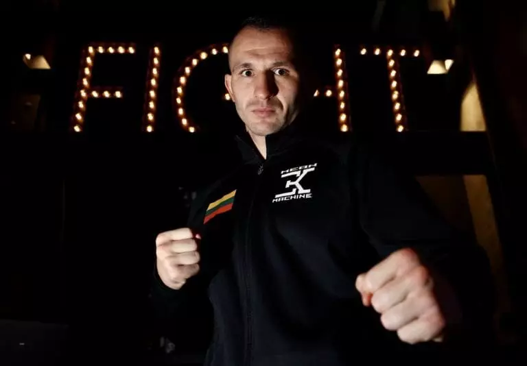 Egis Kavaliauskas pose2