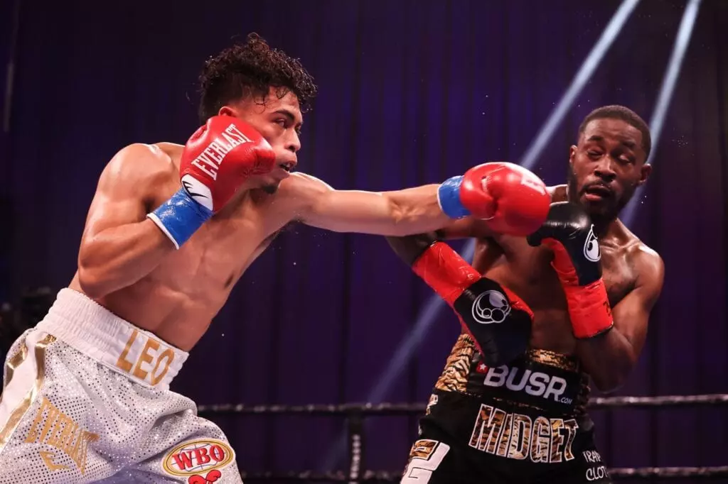 Angelo Leo vs Ra’eese Aleem: Angelo Leo landing a punch on Aaron Alameda
