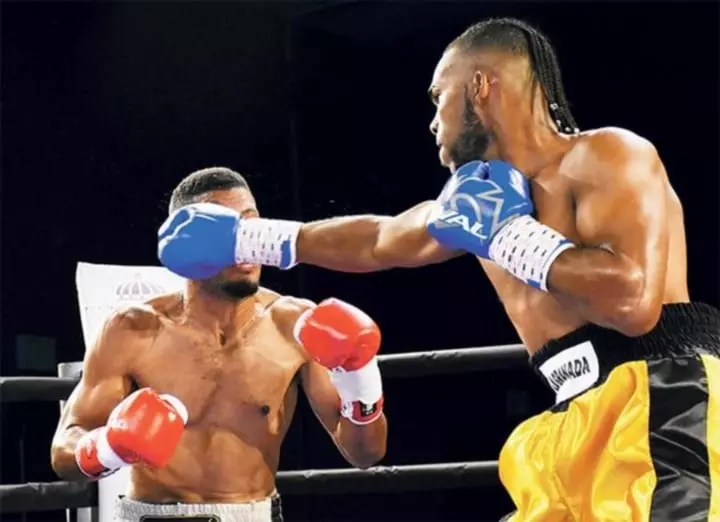 De Los Santos and Reynaldo-Nunez Sign With Sampson Boxing