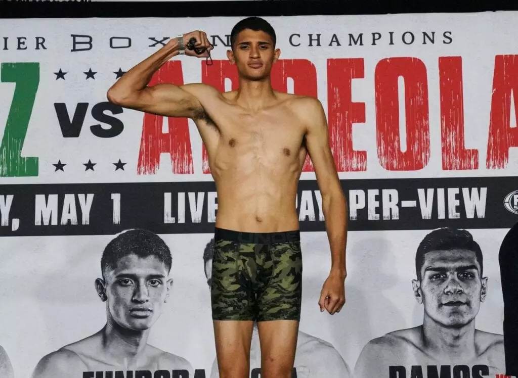 Sebastian Fundora in Action on Davis-Cruz