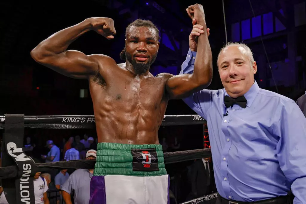 Isaiah Steen Edges Henderson On 20th Anniversary ShoBox