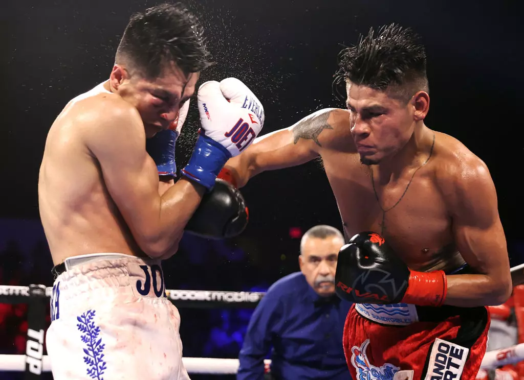 Emanuel Navarrete-Oscar Valdez Battle Set