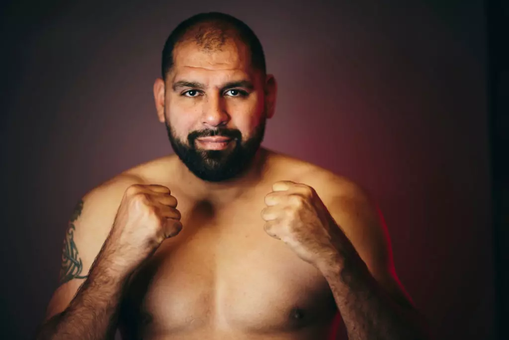 Eric Molina Looks To Stop Alen Babic