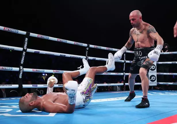 Kiko Martinez Kayoes Kid Galahad In Featherweight Title Upset