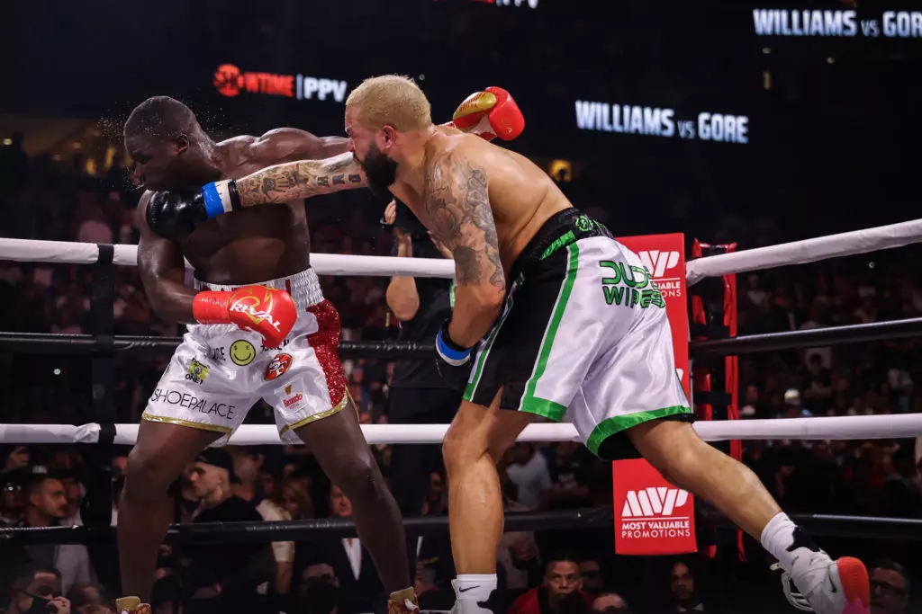 Deron Williams Decisioned Frank Gore On Paul-Woodley Undercard