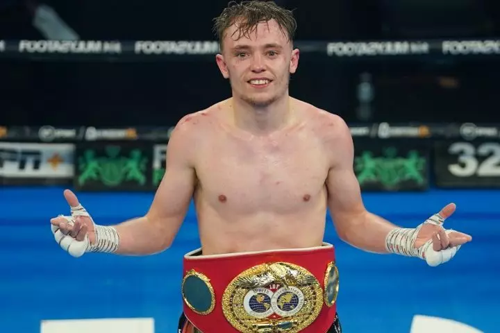 Sunny Edwards Breezes Past Mama In Dubai