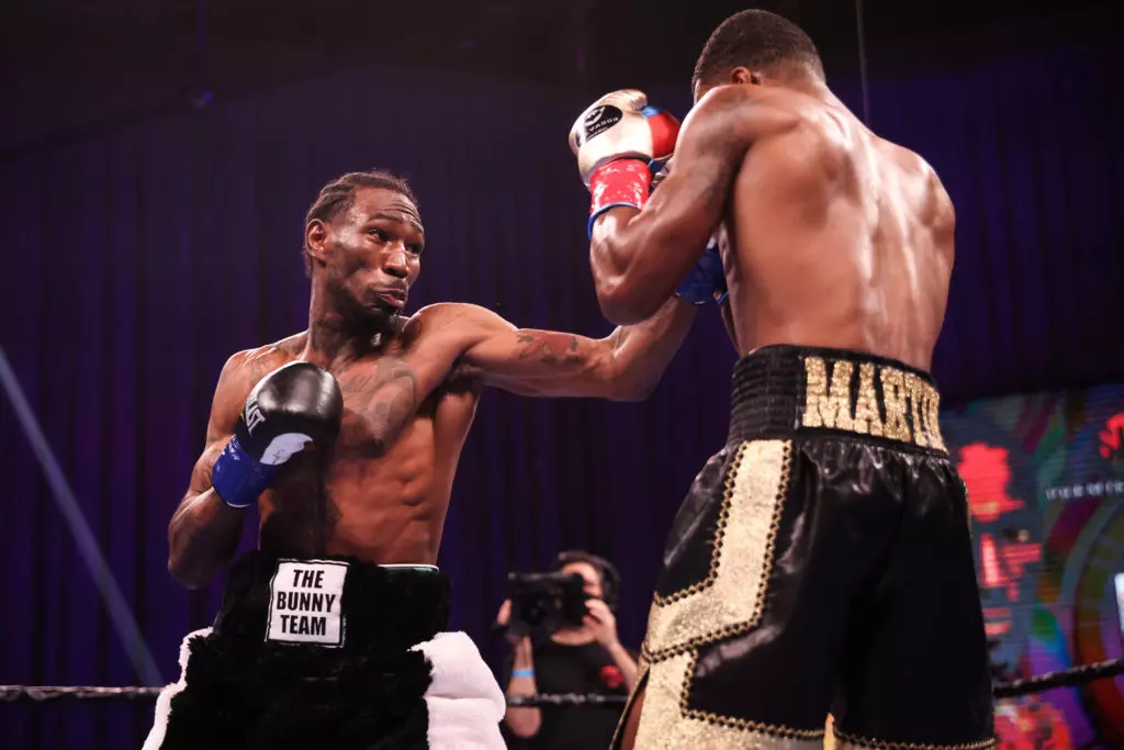 Former Lightweight Champ Robert Easter Jr Shot In Robbery