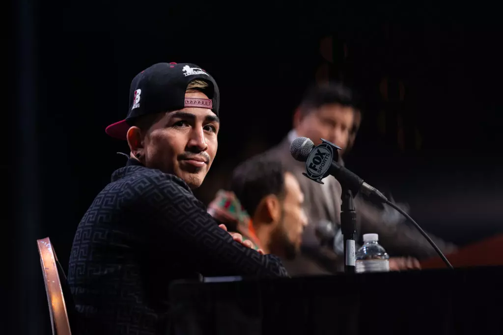 Off Layoff Leo Santa Cruz Wants New Champ Magsayo
