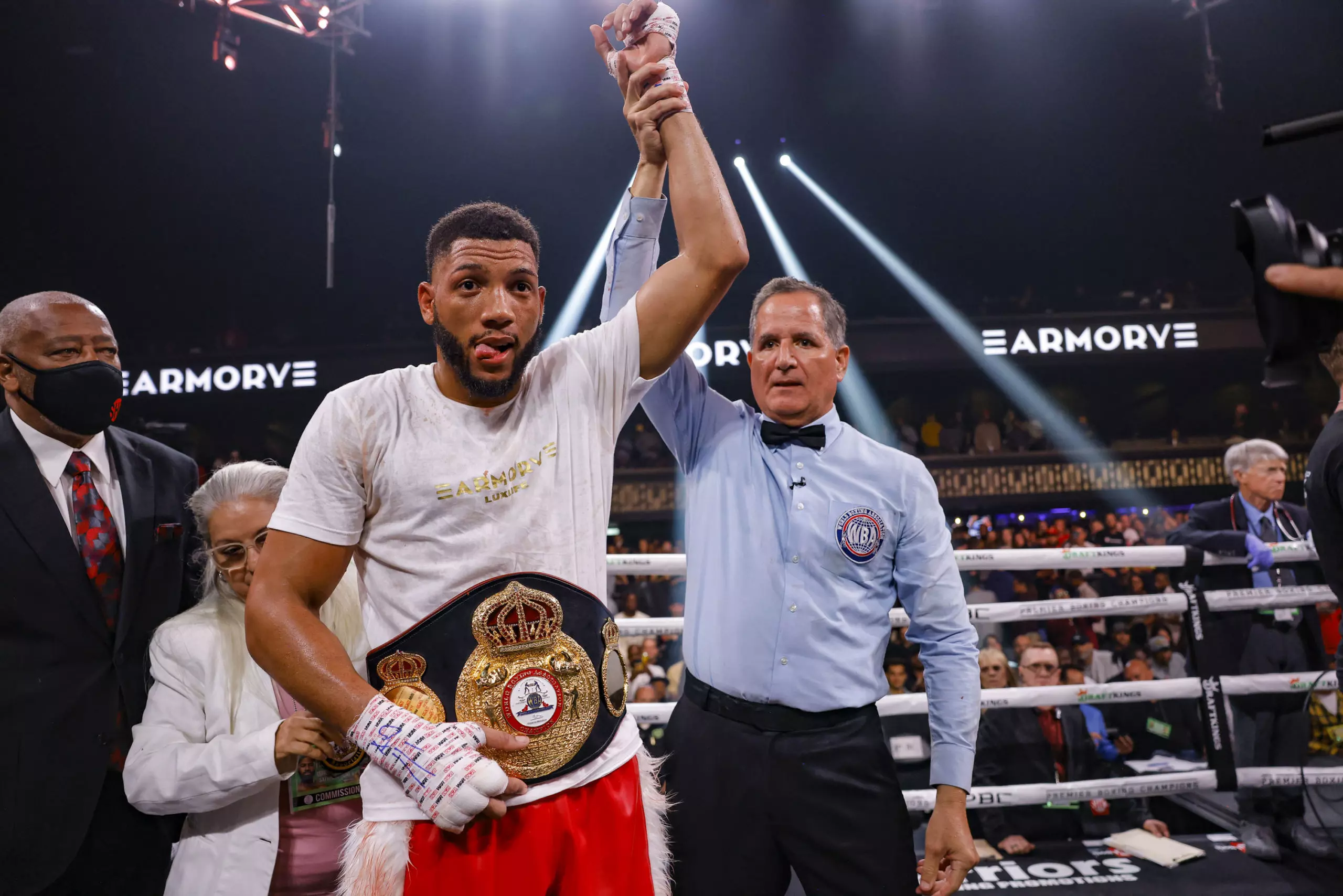 Veteran Luis Pabon Will Referee Usyk-Johsua Rematch