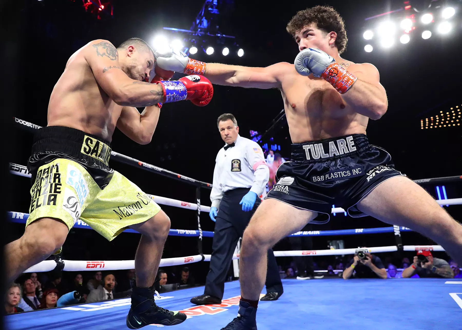 Ahmed Hefny (L) and Richard Torrez Jr (R) exchange punches during their heavyweight fight at The Hulu Theater at Madison Square Garden on October 29, 2022 in New York City.