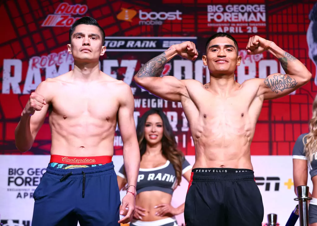 Joet Gonzalez vs Jose Enrique Vivas pose