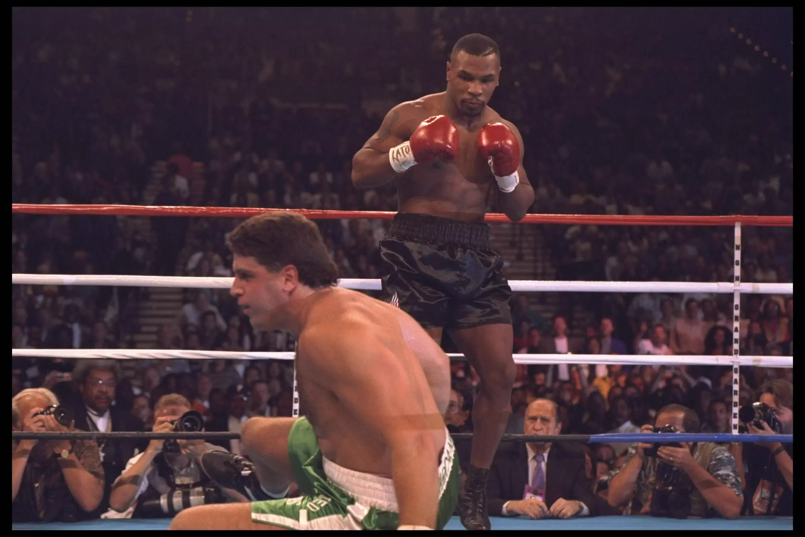 Mike Tyson knocks out Peter McNeeley