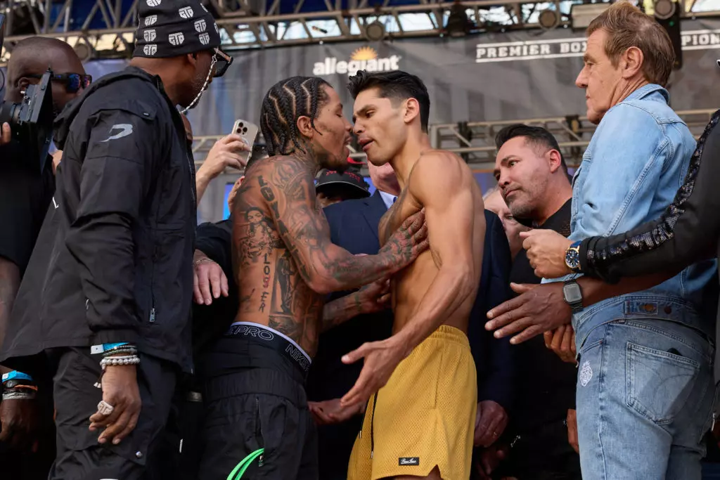 0025 Davis vs Garcia Weigh ins