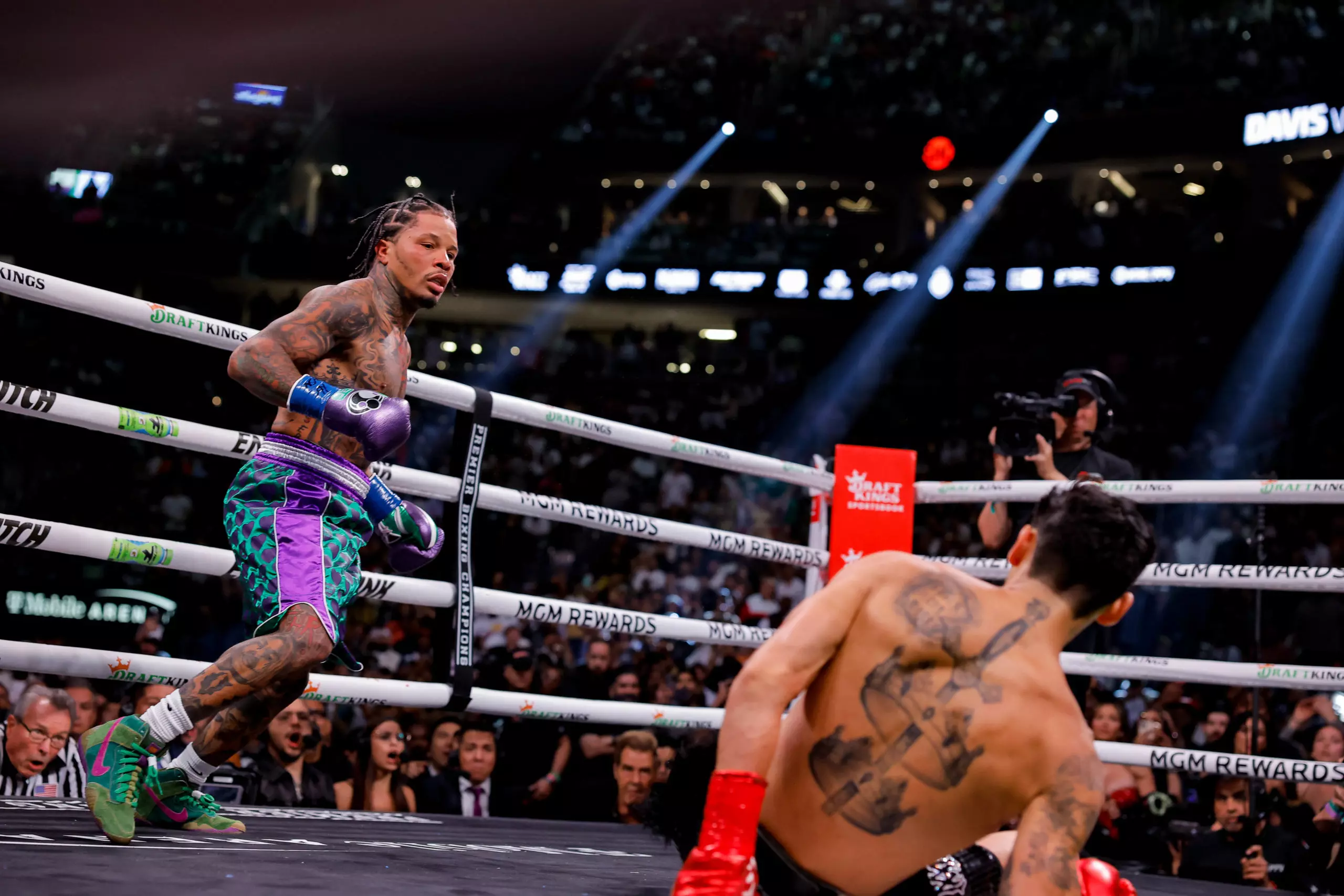 Gervonta Davis Body Shot KOs Garcia