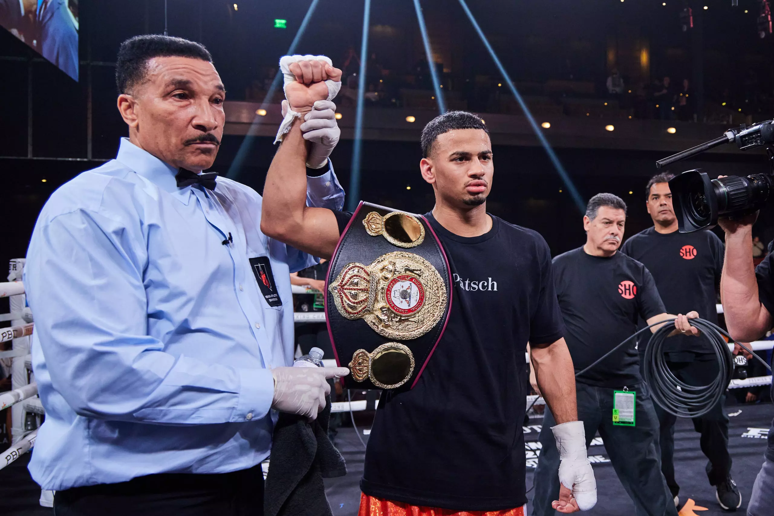 Rolly Romero-Ismael Barroso Controversial Stoppage Debated More