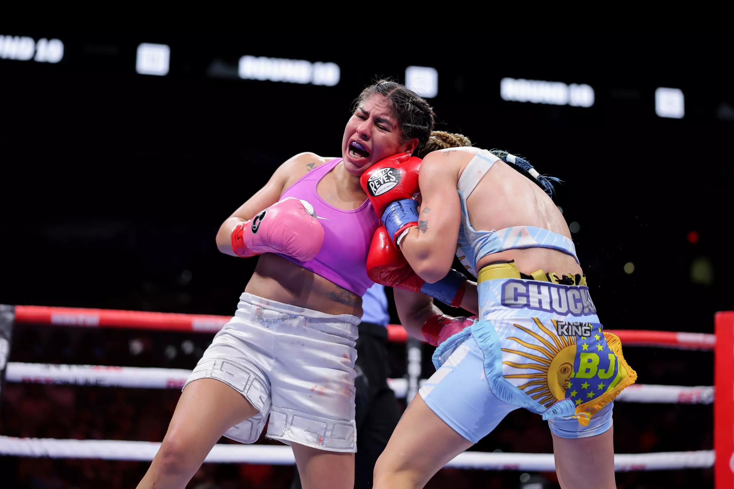 Marlen Esparza Wins Majority Decision Over Gabriela Alaniz