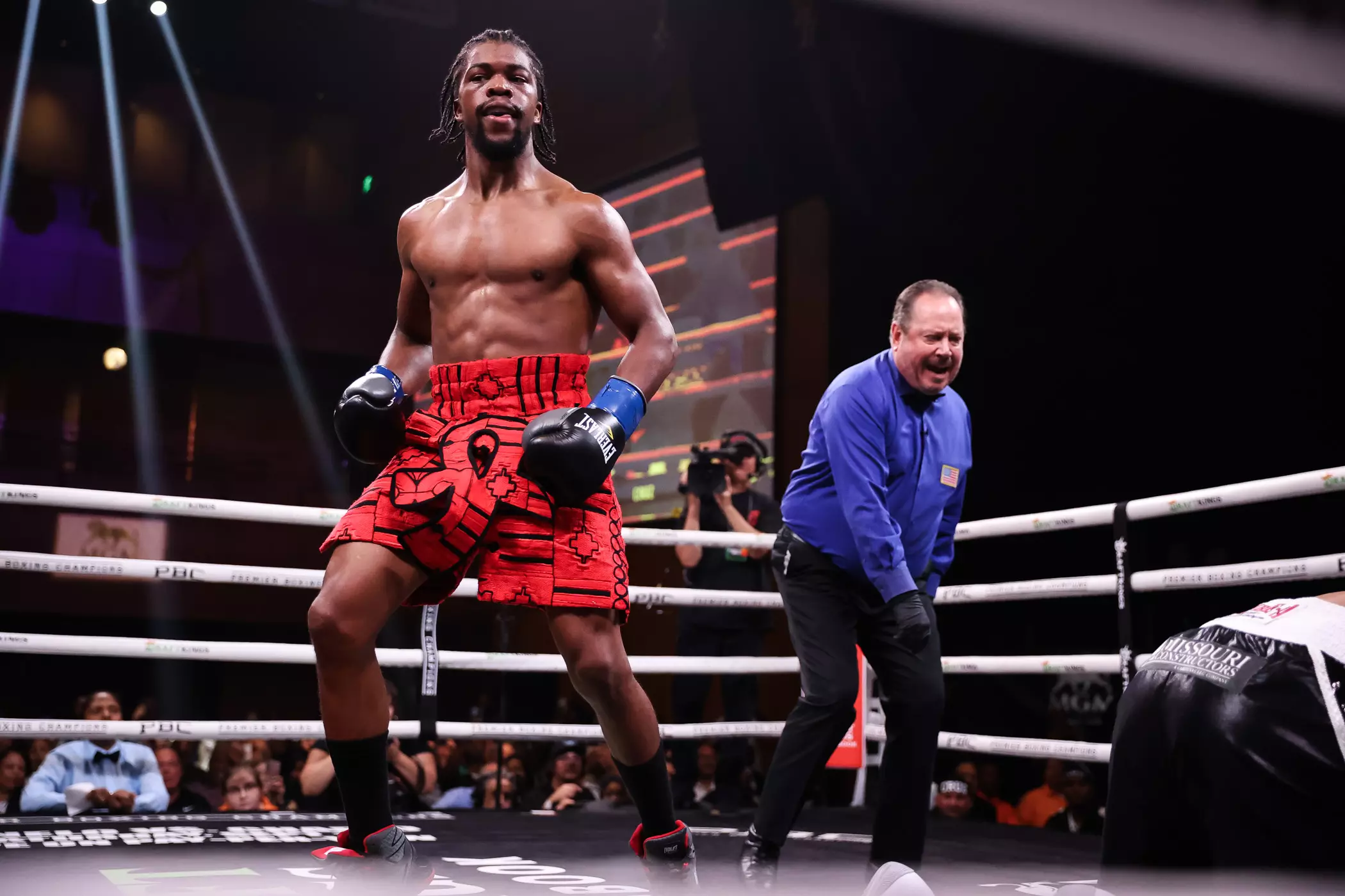 Gary Antuanne Russell Mows Down Cruz In First Round