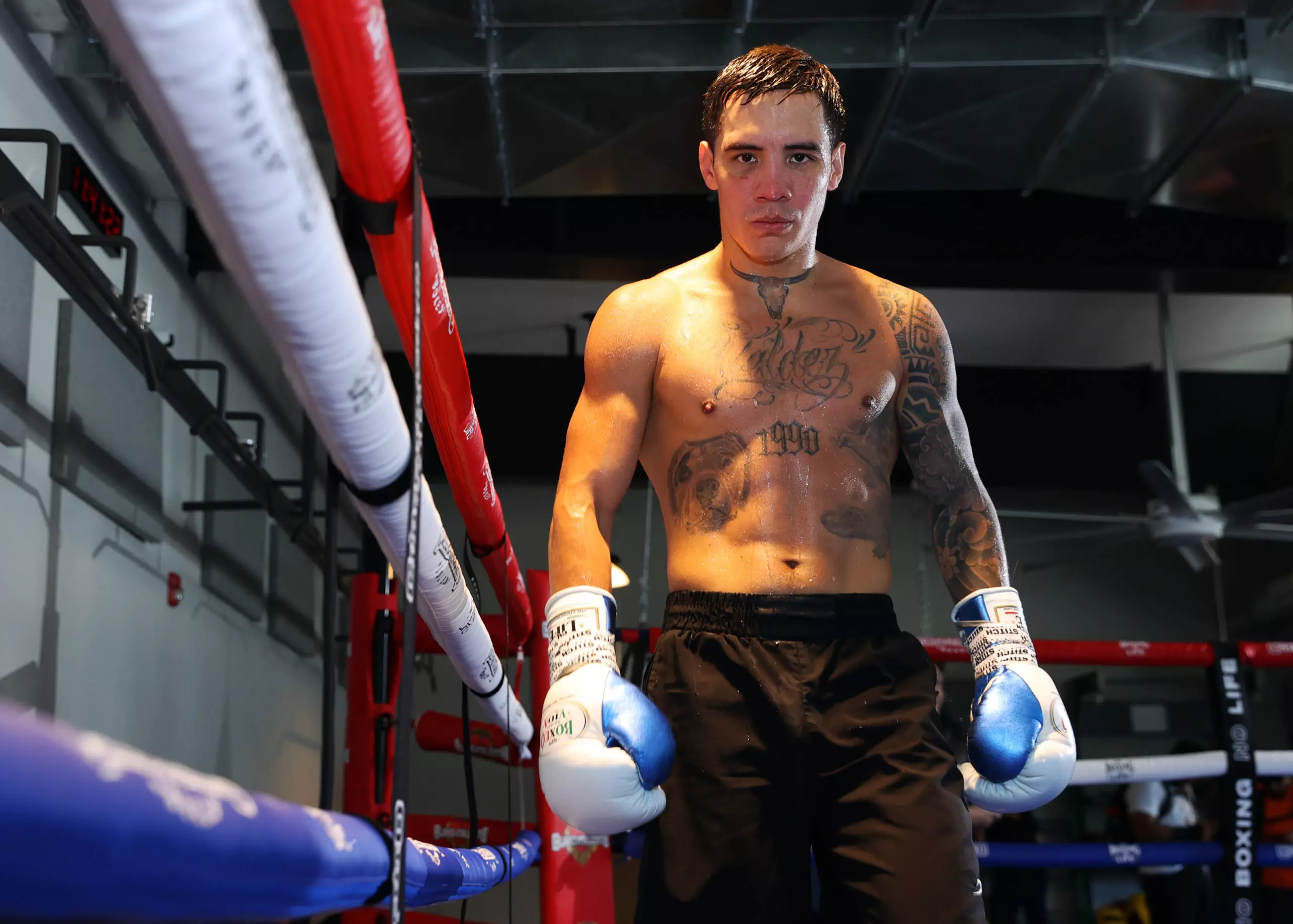 Oscar Valdez promises war against Emanuel Navarrete