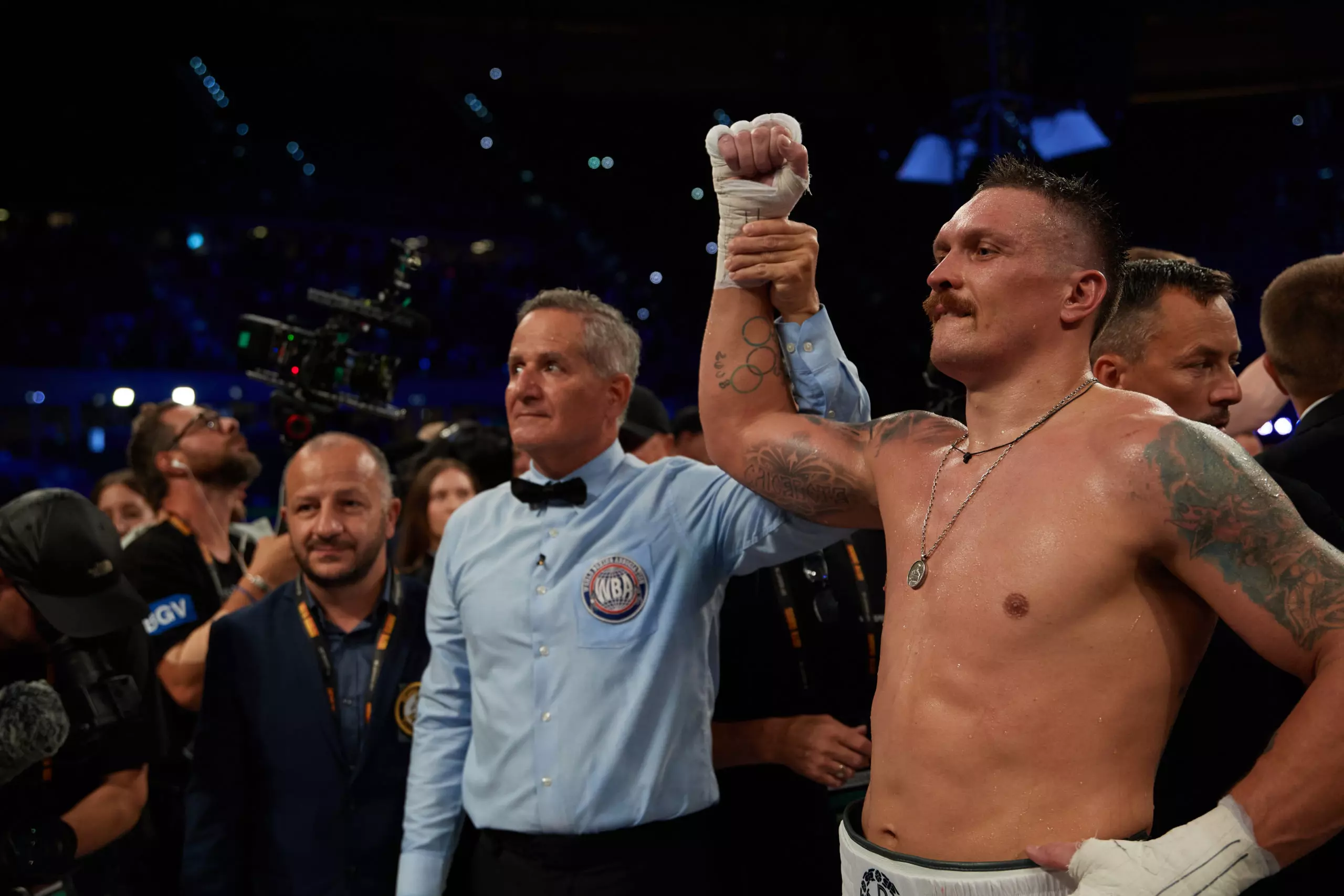 Oleksandr Usyk stops Daniel Dubois