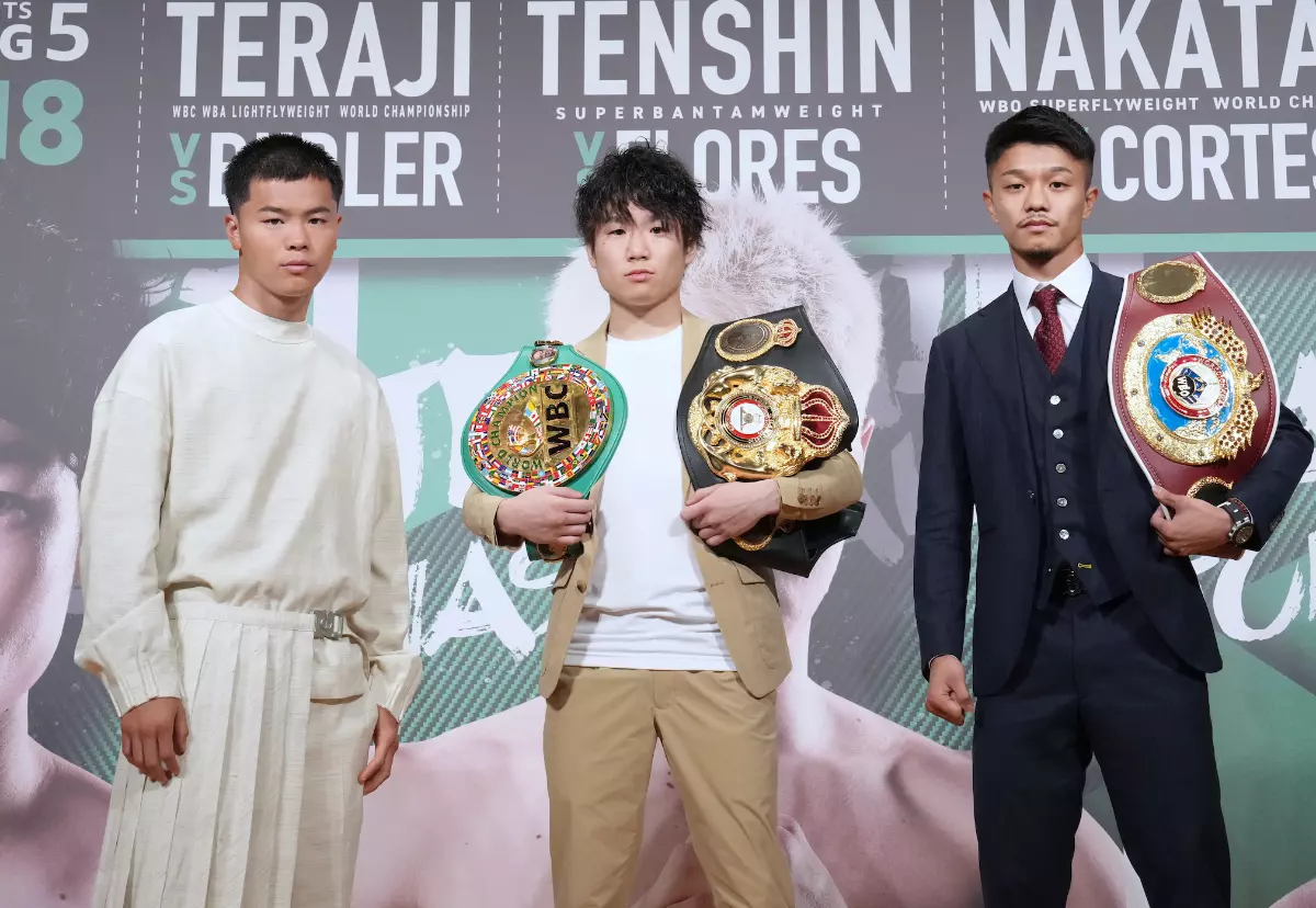 Kenshiro Teraji, Tenshin Nasukawa, and Junto Nakatani pose for the cameras