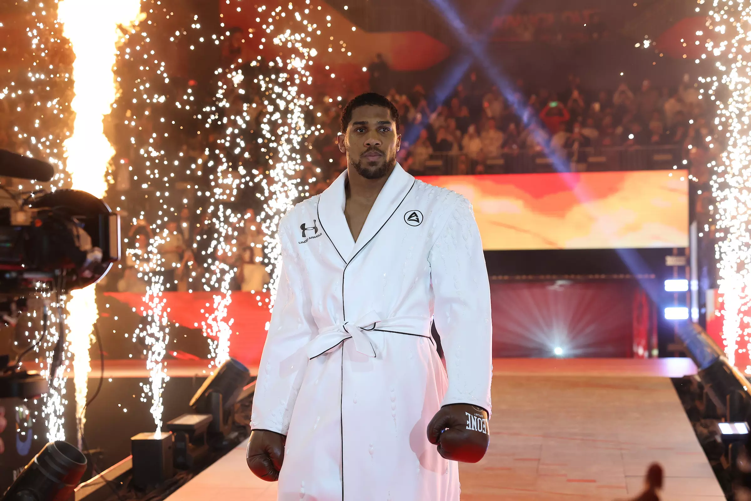 Anthony Joshua vs Makhmudov - Tony Bellew gives honest verdict on rumoured showdown