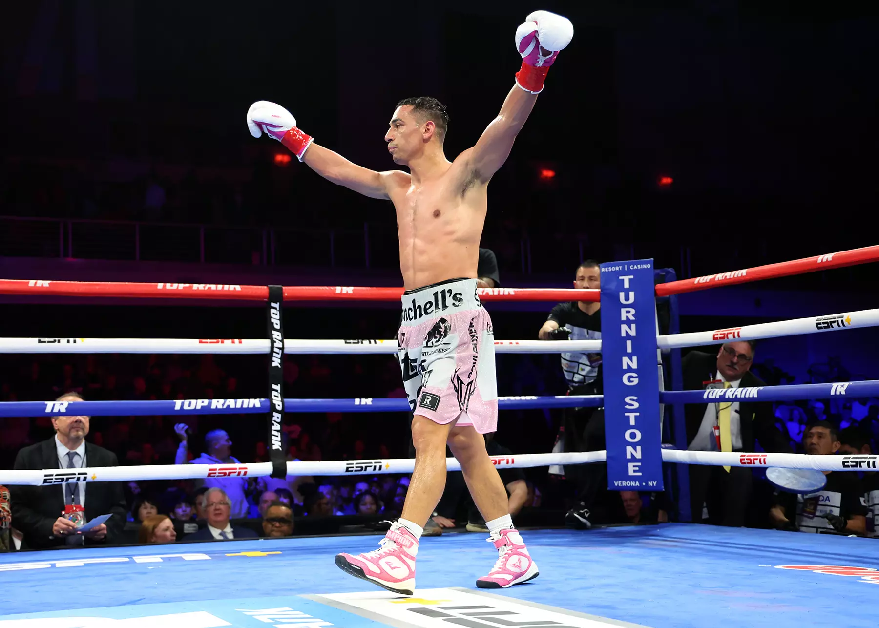 Luis Alberto Lopez Dominates in Stoppage Win