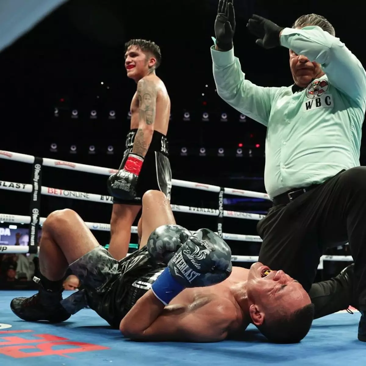 The referee waving off the fight after Jesse Rodriguez stops Juan Francisco Estrada