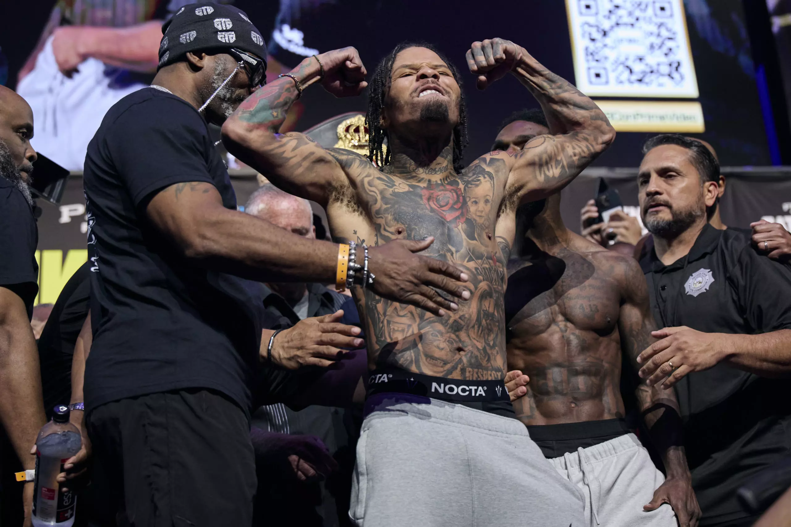 Gervonta Davis Blasts Out Frank Martin to Retain Lightweight Title