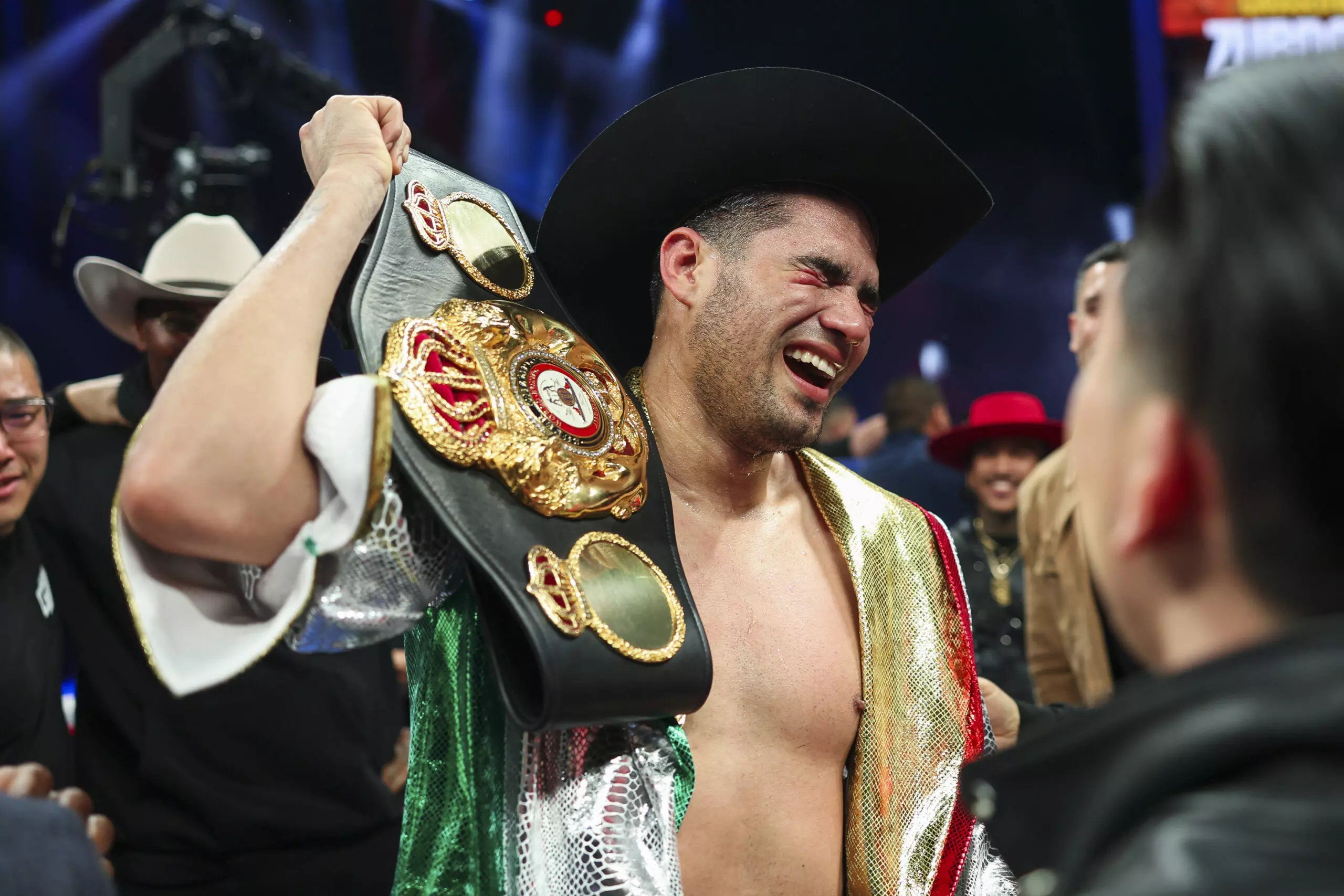 Gilberto Ramirez vs David Benavidez: Gilberto Ramirez emotional after winning title.