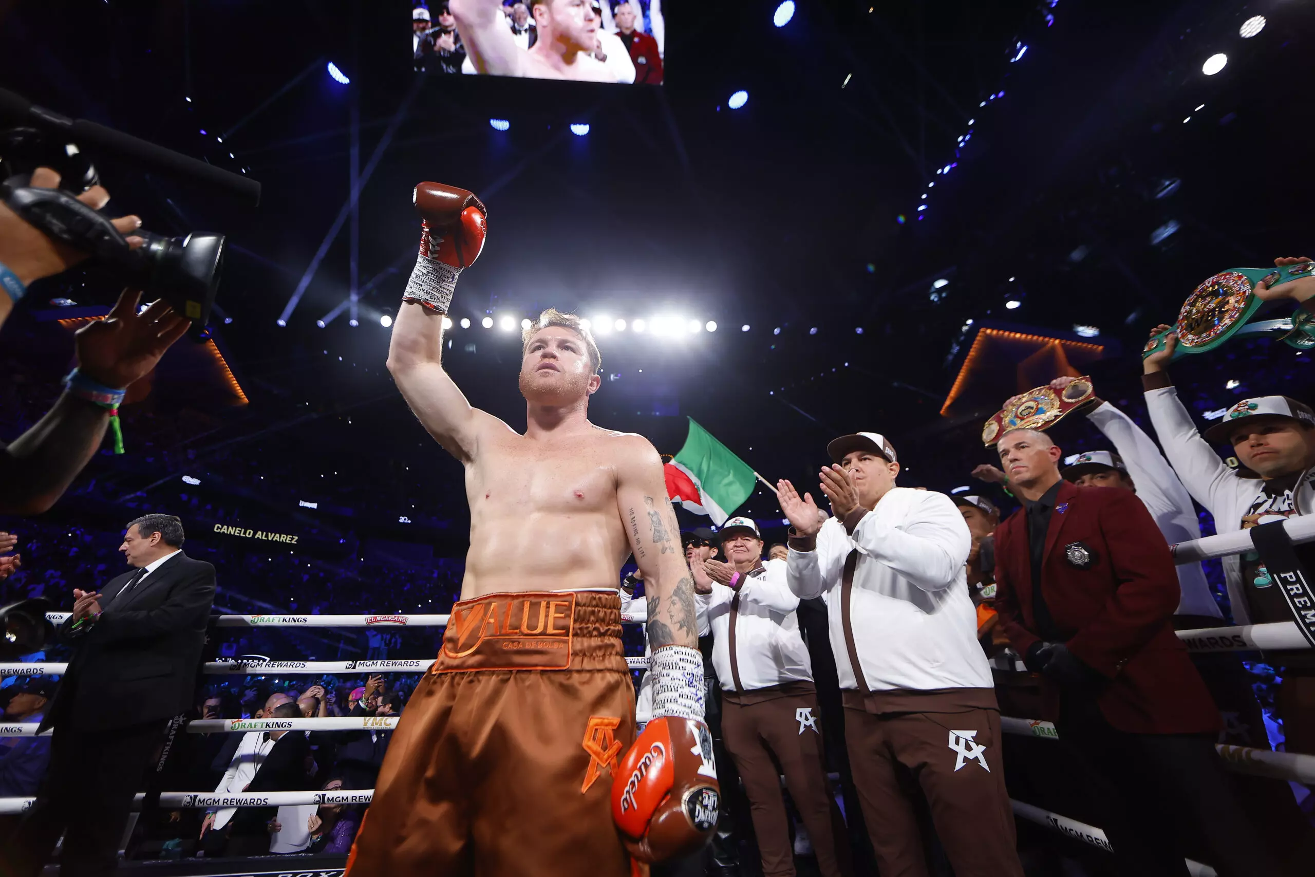 Floyd Mayweather Shares Honest Opinion on Fighting Canelo - Canelo Alvarez