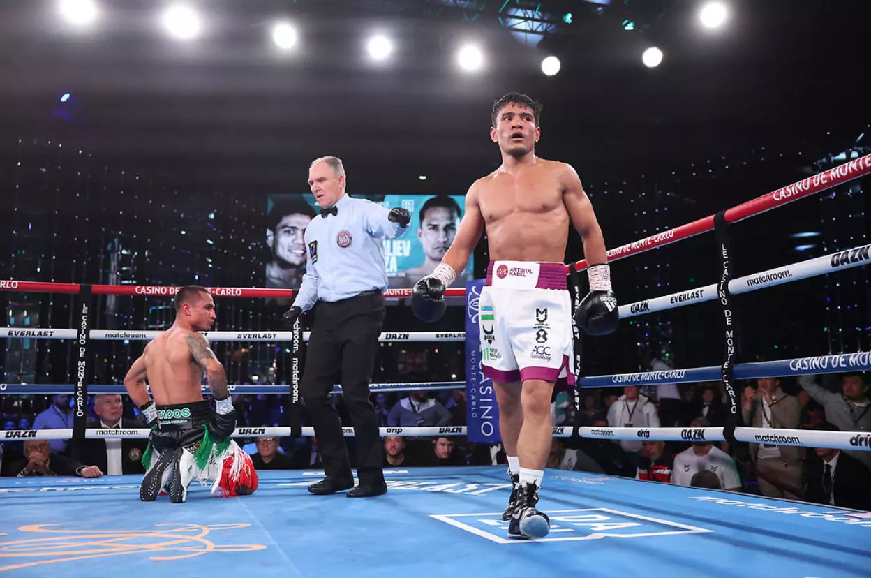Murodjon Akhmadaliev Dominates Ricardo Espinoza in Three