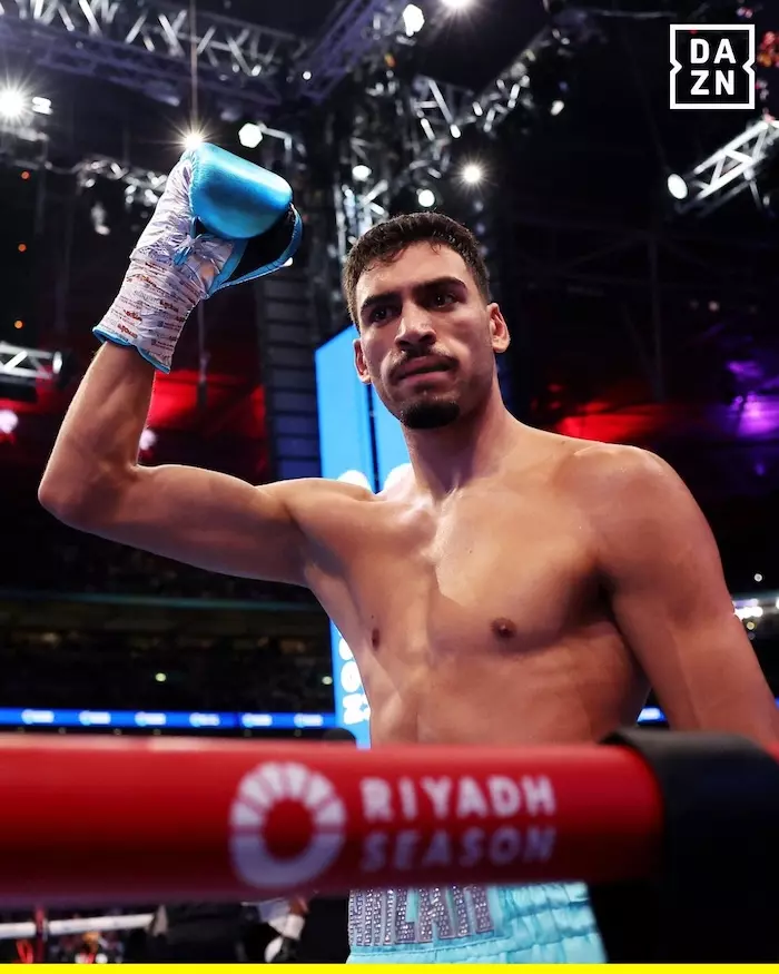 Hamzah Sheeraz in the ring for Tyler Denny fight