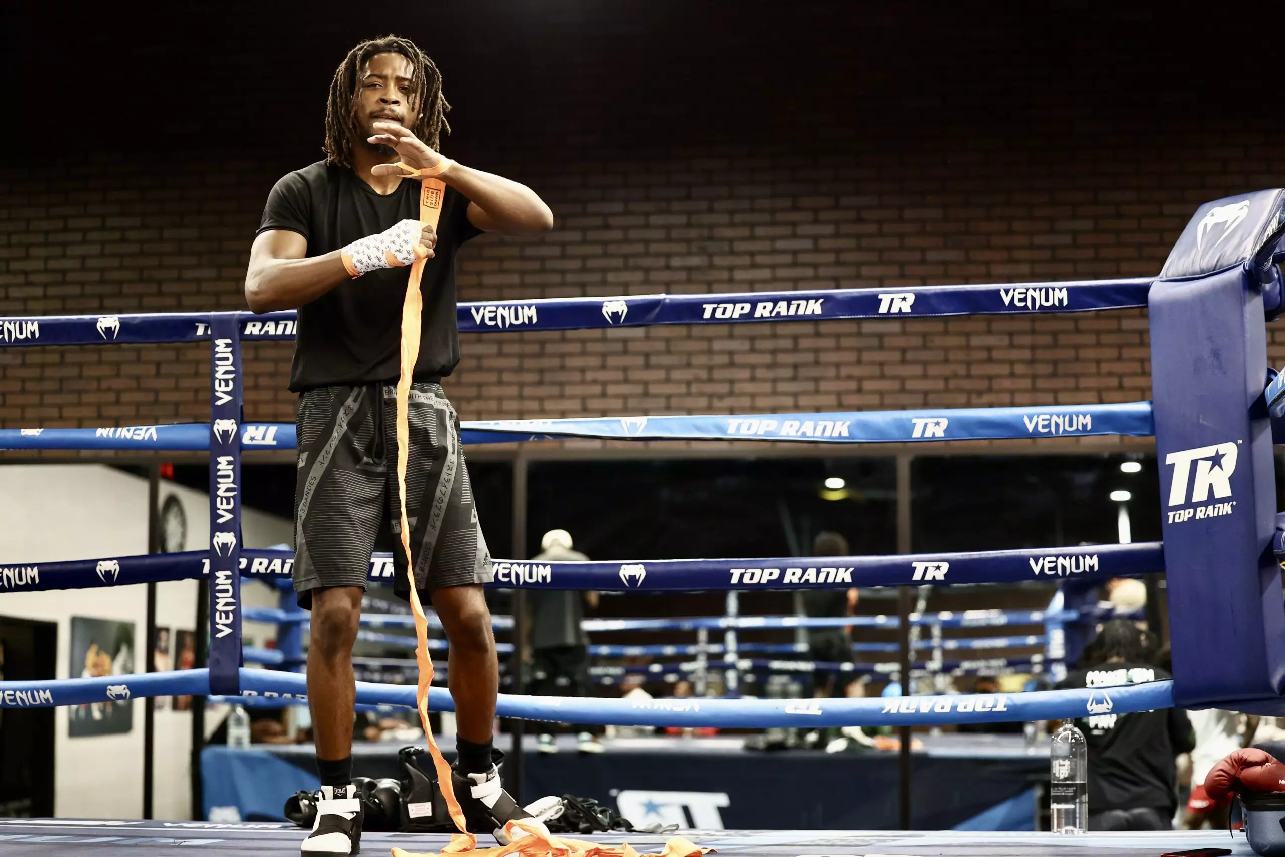 Keyshawn Davis vs Edwin De Los Santos: How to Stream, Betting Odds and Fight Card