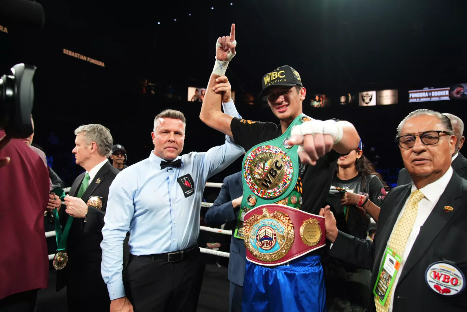 Sebastian Fundora vs Chordale Booker Ends in Impressive Stoppage Win