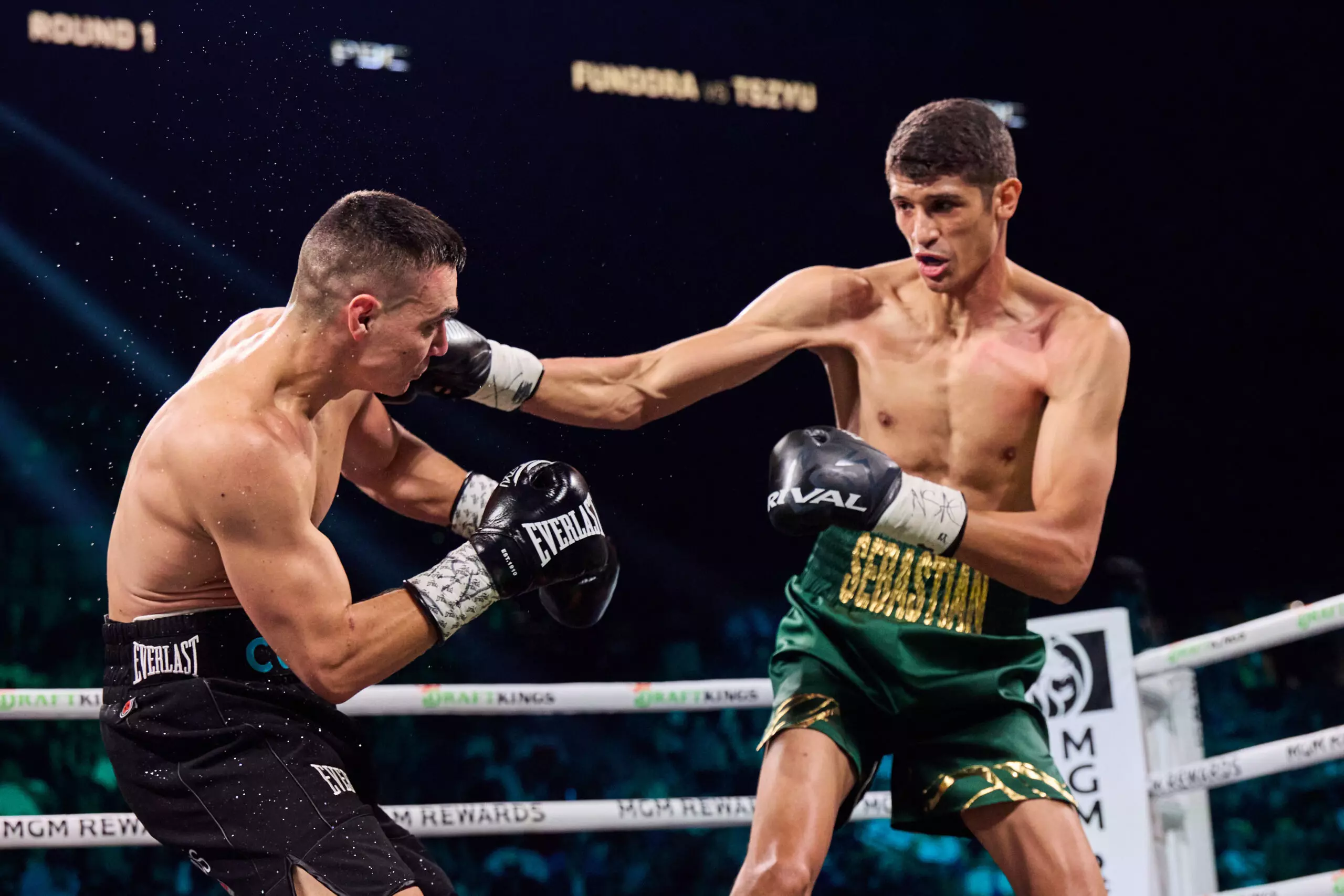 Sebastian Fundora lands right hand on Tim Tszyu