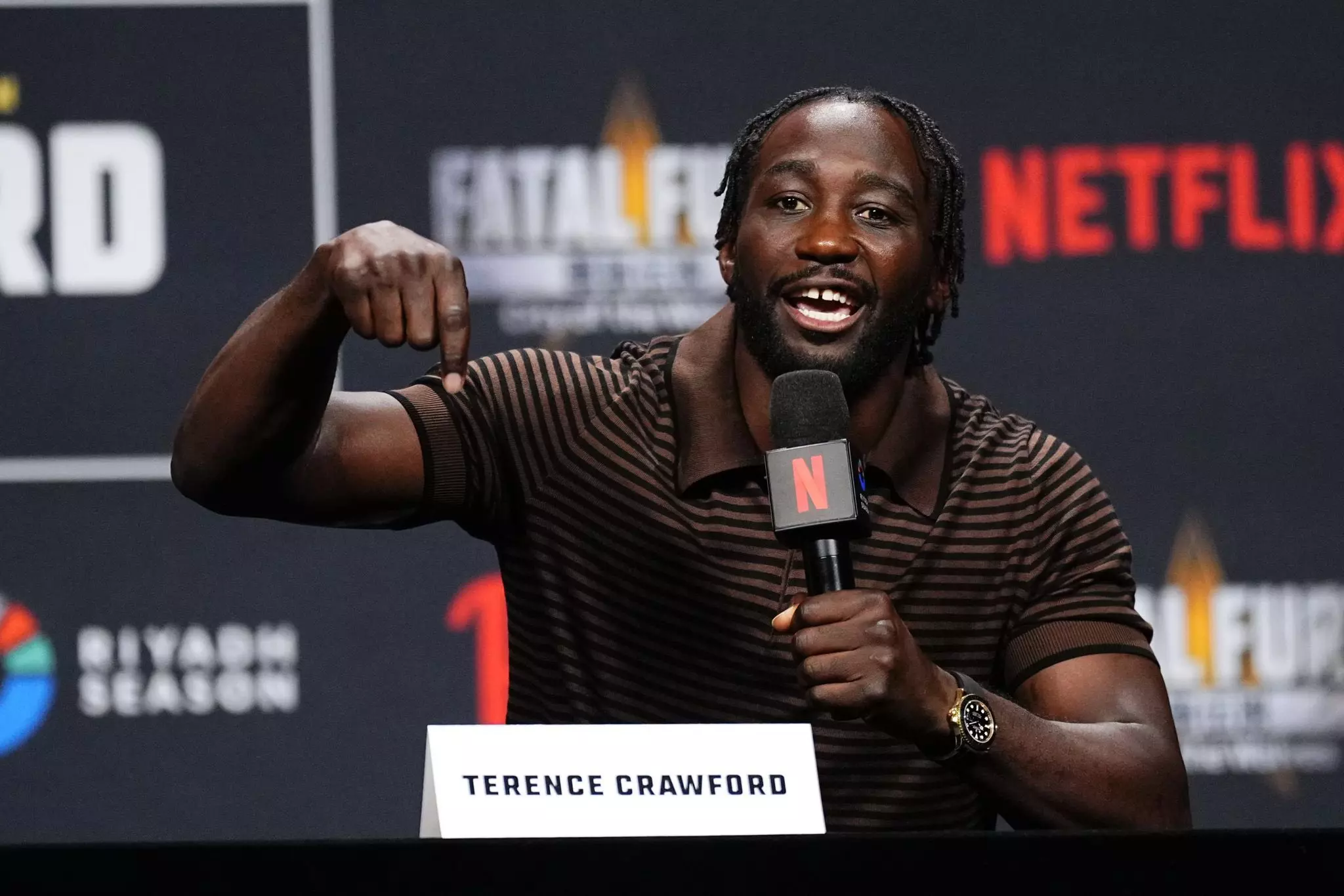 Terence Crawford or Floyd Mayweather? Amir Khan makes his P4P pick