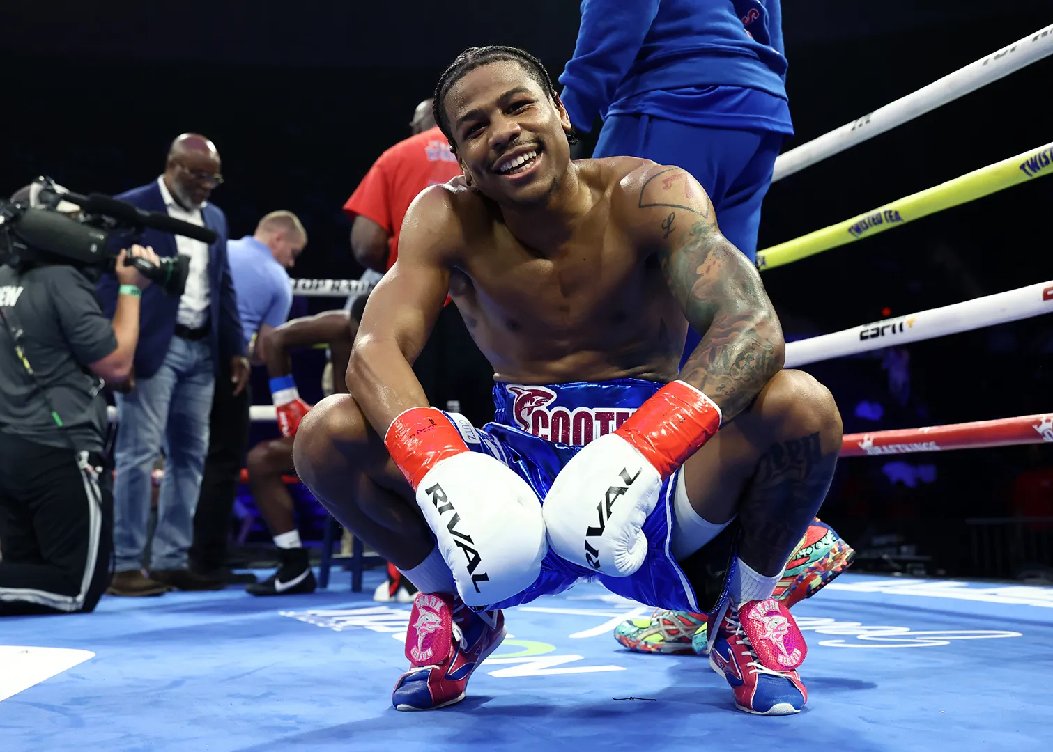 Top Rank signals confidence, signs Scooter Davis amid broadcast uncertainty