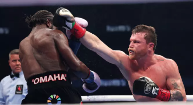 Canelo throws straight right at Terence Crawford